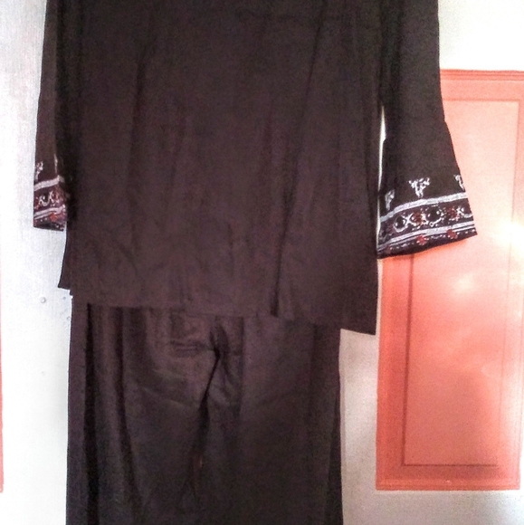 Women's Border Print Pants Set - Picture 3 of 10